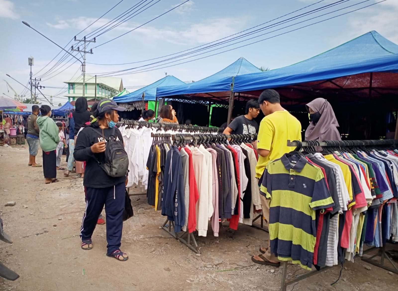 Berburu Lelong di Kawasan Pontianak Barat