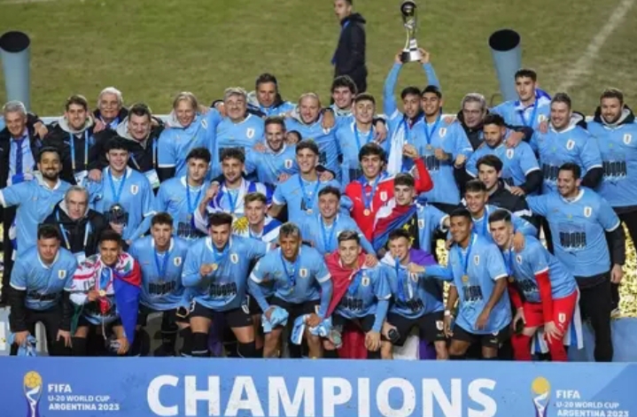 Timnas Uruguay sukses menjadi juara Piala Dunia U20 seusai mengalahkan Italia dengan skor tipis 1-0 pada partai final di Stadion Ciudad de La Plata, Buenos Aires, Argentina, Senin, (12/06/2023) dini hari.