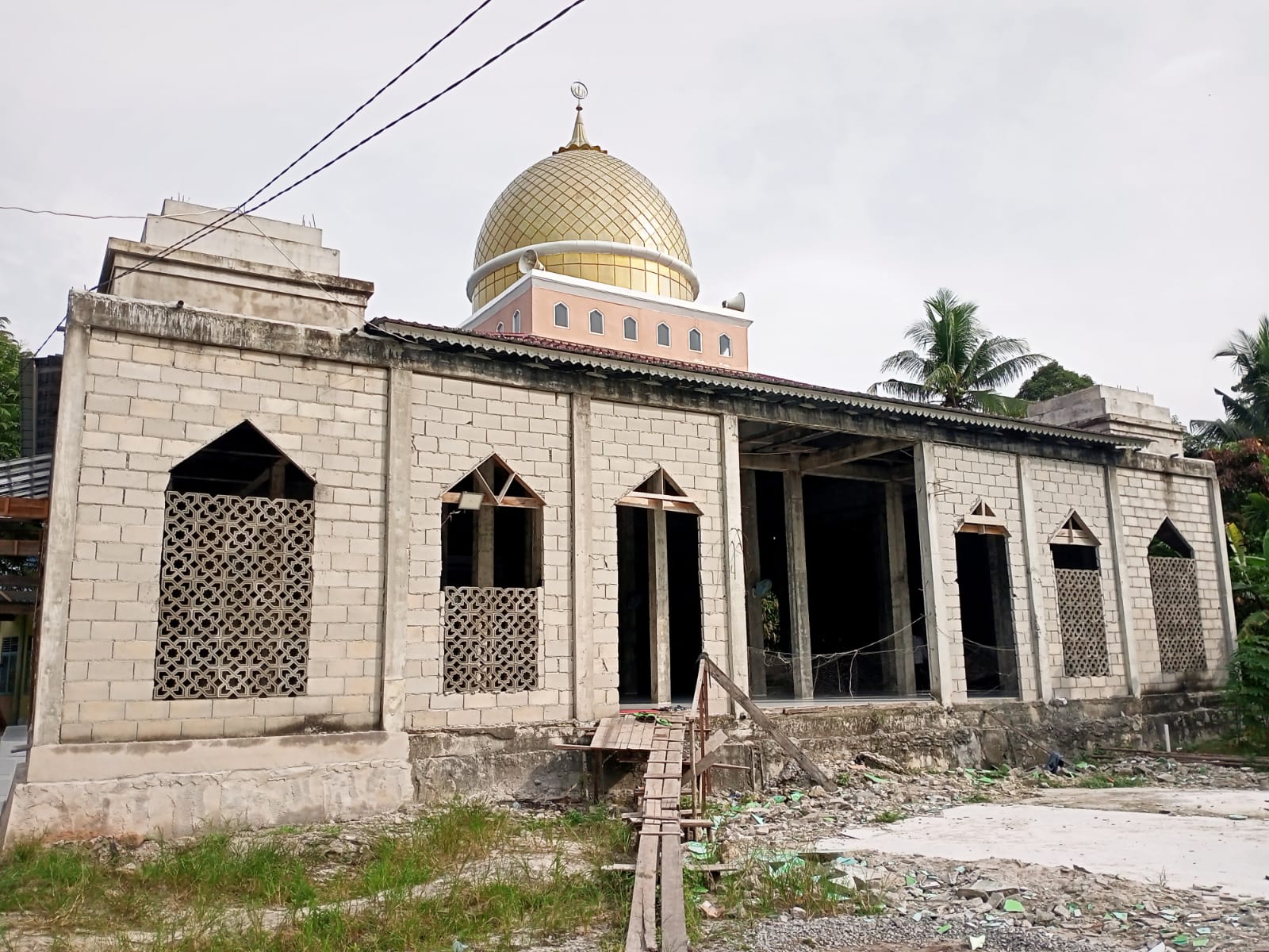 Perlu Perhatian Banyak Pihak untuk Lanjutkan Pembangunan Masjid Satu-satunya di Sadaniang