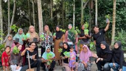 Perkuat peranan perempuan petani dalam mengelola sumber Penghidupan melalui distribusi bibit tanaman