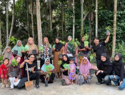 Perkuat peranan perempuan petani dalam mengelola sumber Penghidupan melalui distribusi bibit tanaman