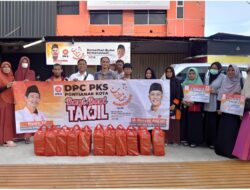 DPC PKS Pontianak Kota Tebar Paket dan Berbagi Takjil di Ibadah Ramadan 1447 H