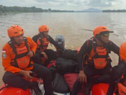 Tim SAR Gabungan Lakukan Pencarian Korban Tenggelam di Sungai Kapuas, Sanggau